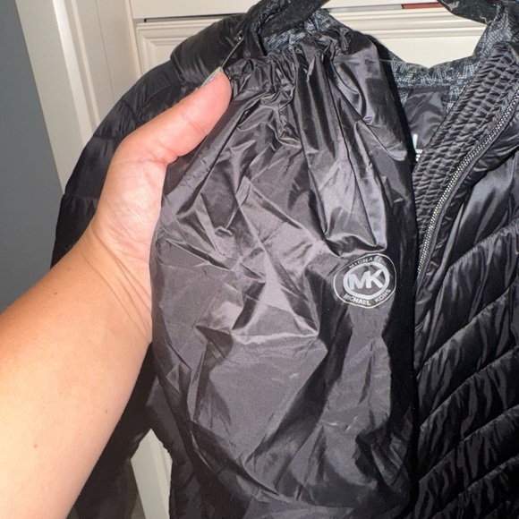 Woman's NWT XL Michael Kors packable jacket - Picture 4 of 5